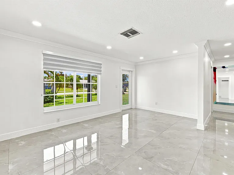 2649 Cedarcrest Rd — Photo 9