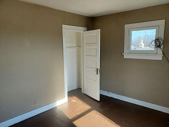 3rd image of 2621 Lakeview Ave
