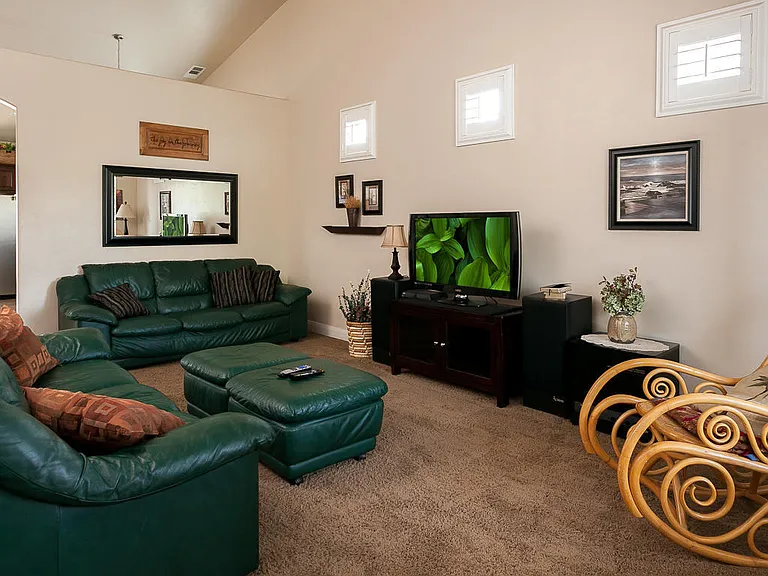 358 E Munich Dr — Photo 23