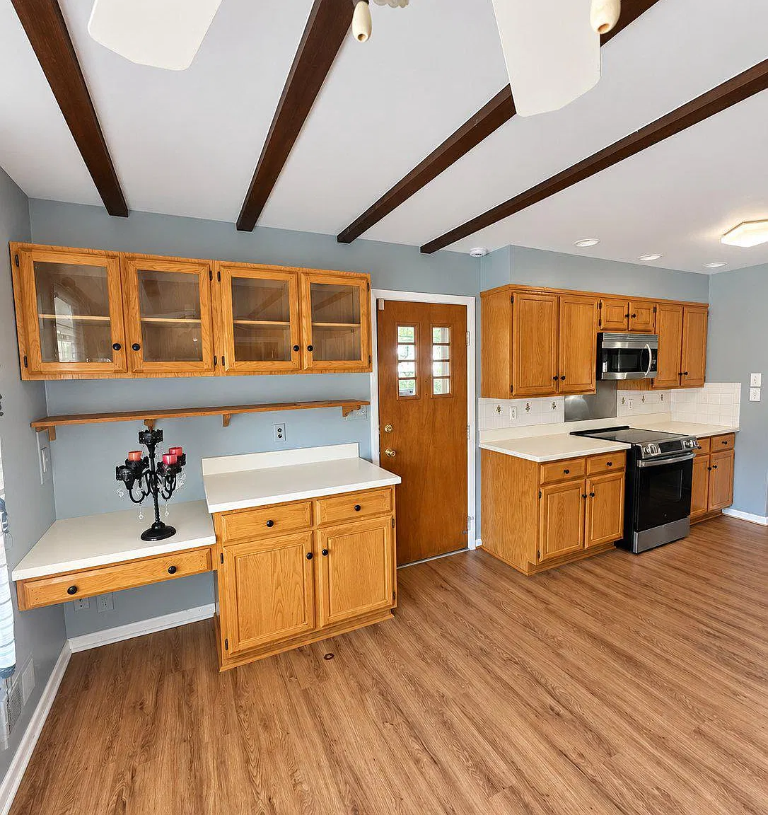 5 bed, 3.0 bath, 2438 sqft, $3,500 — Photo 2