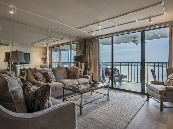 200 Wagner Pl APT 1004, Memphis, TN 38103