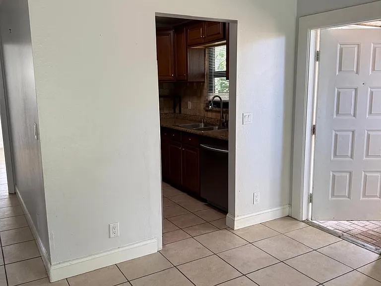 1216 Periwinkle Pl — Photo 6