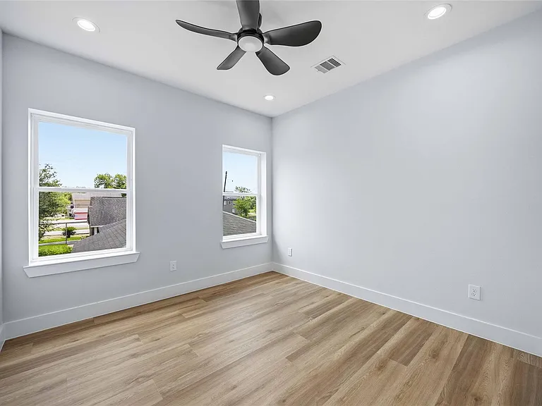 4138 Larkspur St #B — Photo 16