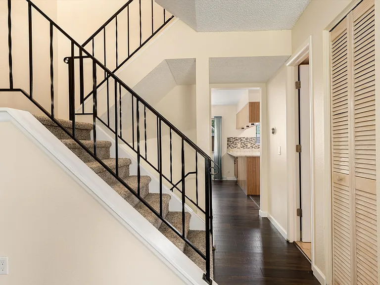 562 Vance St #D-9 — Photo 26