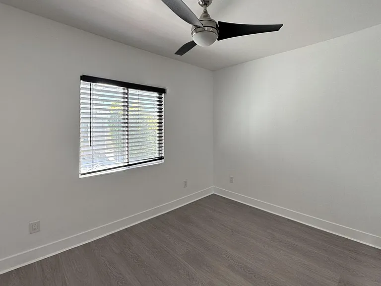 1206 N Alexandria Ave — Photo 18
