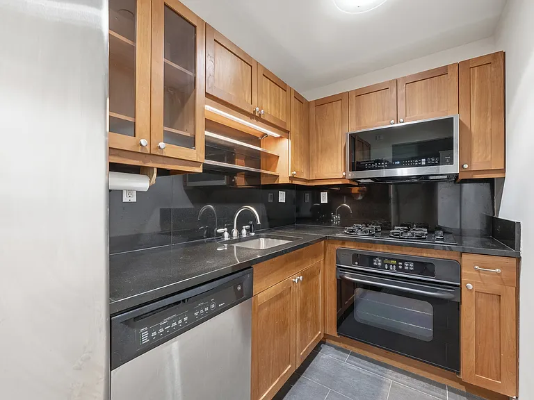 425 5th Ave #30C — Photo 8