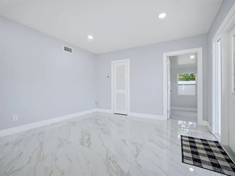 1517 NE 53rd Ct — Photo 7