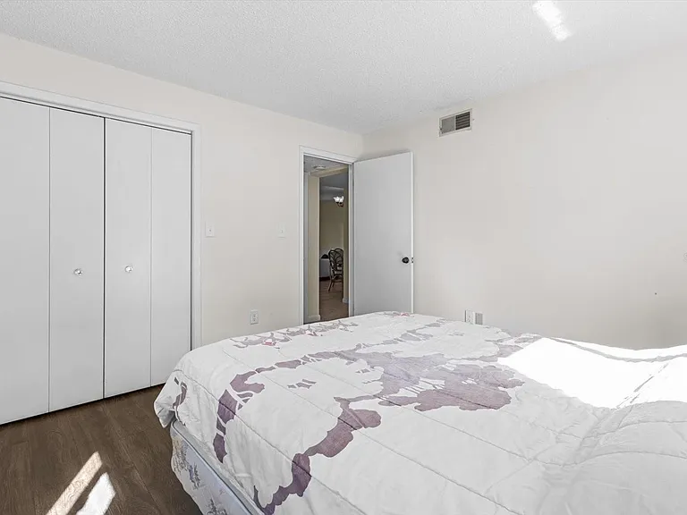 2851 SW 32nd Ave — Photo 6