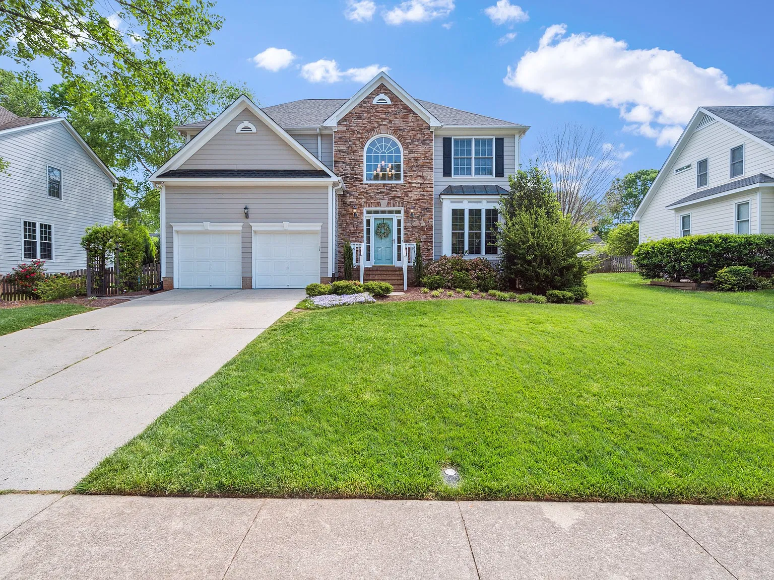 4 bed, 2.5 bath, 2425 sqft, $3,400 — Photo 1