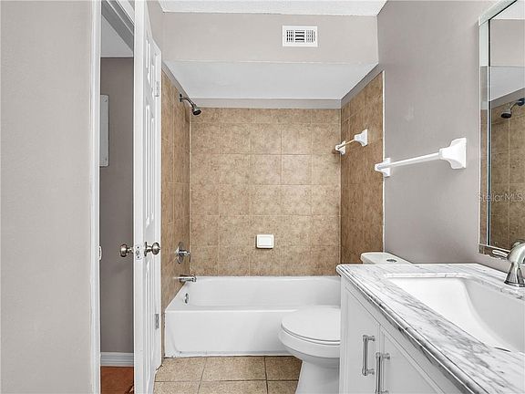 5th image of 2130 Cascades Blvd Unit 202