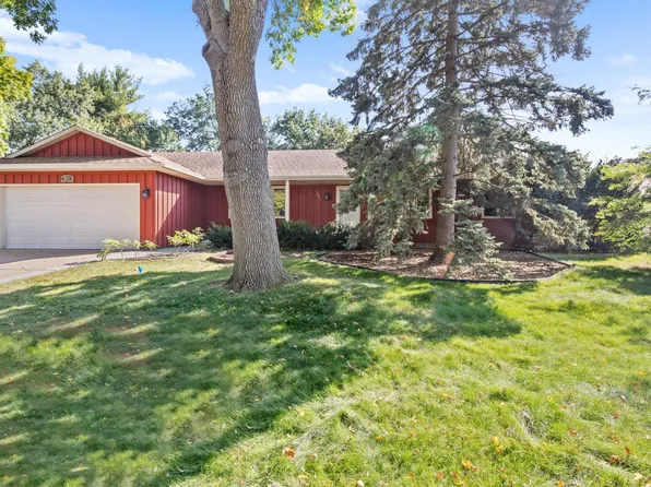 7433 W 105th St, Bloomington, MN 55438