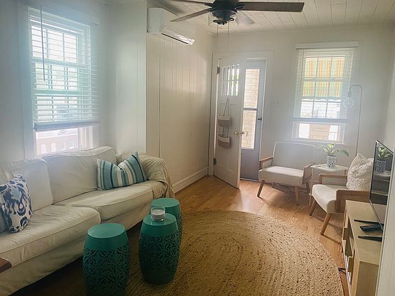4th image of 812 Delancey Pl