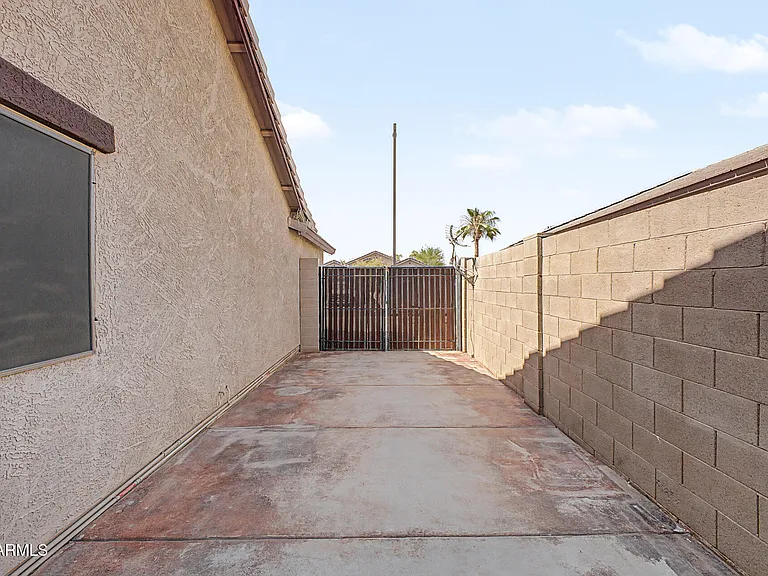 25537 W Forest Grove Ave — Photo 36
