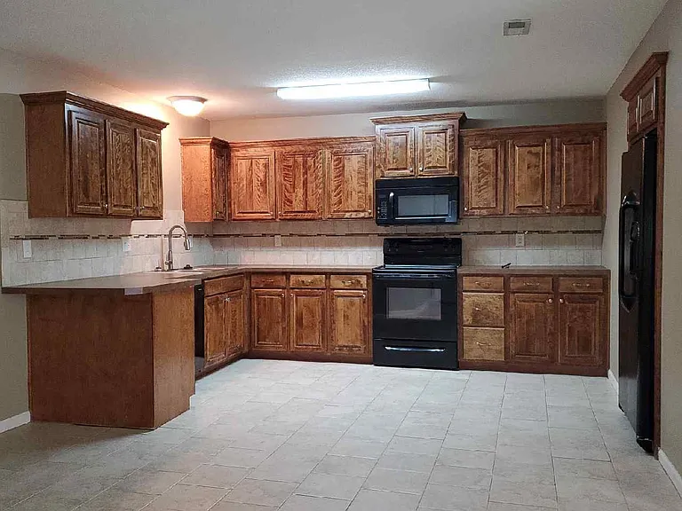 611 W Market St #A — Photo 4