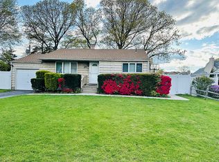 34 Sarah Dr, Lake Grove, NY 11755