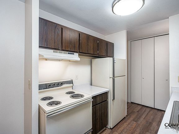 4th image of 716 W Grand Ave #303