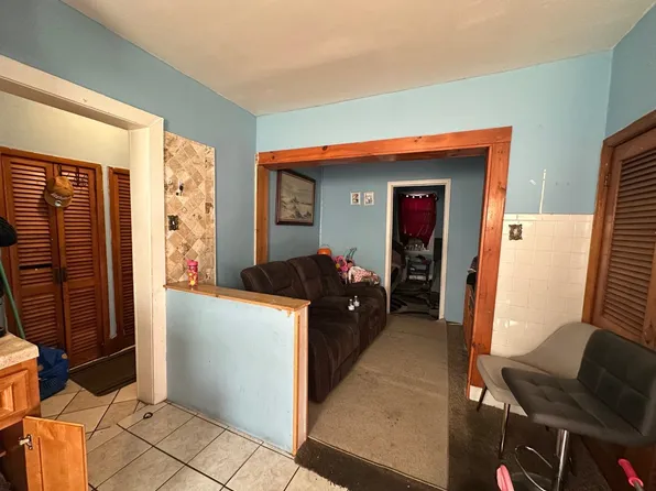 1014 Grand Avenue image 8 of 21