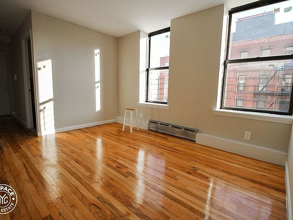 4th image of 952 Putnam Ave #3C