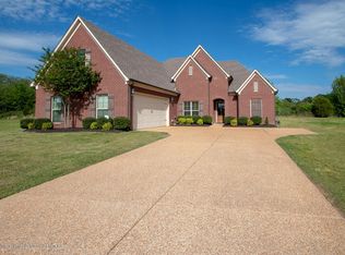 1690 Emery Cir E, Nesbit, MS 38651