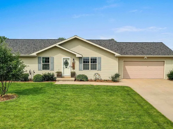 1902 S Cross Creek Cir, De Pere, WI 54115