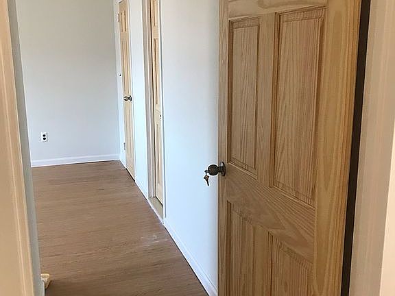 3rd image of 14428 Barclay Ave APT 5B