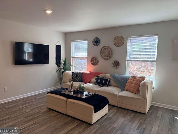 5th image of 336 Bennett Way