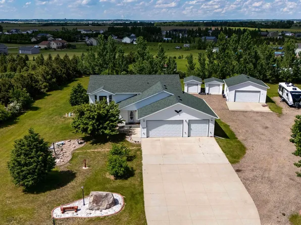 5900 Woodrow Dr, Bismarck, ND 58504