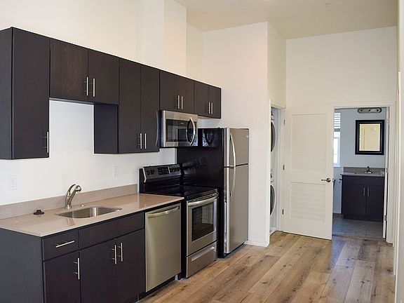 5th image of 5120 N Lombard St #208