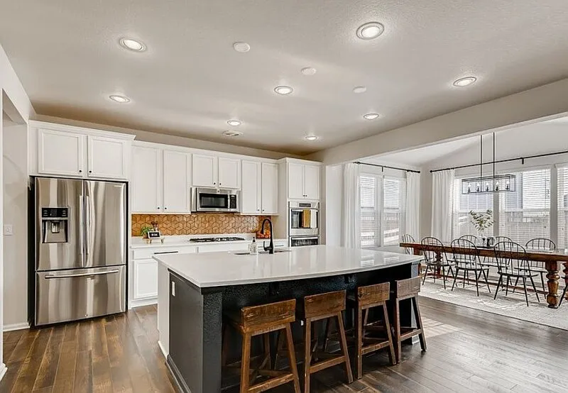 4 bed, 3.5 bath, 4128 sqft, $3,345 — Photo 4