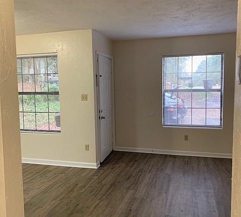 3rd image of 2018 Bradford Ct APT B
