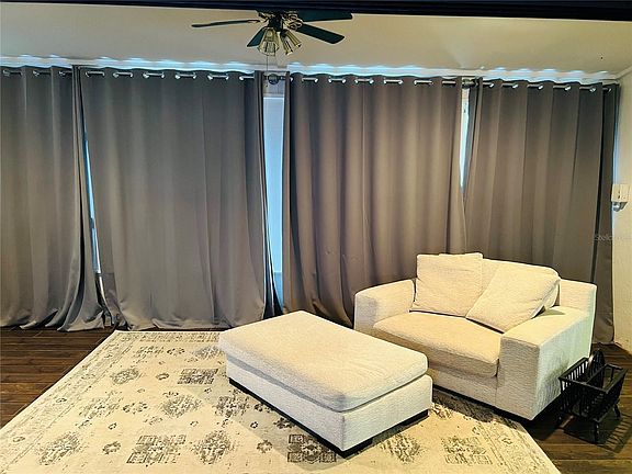3rd image of 40 Flower Hill Ln