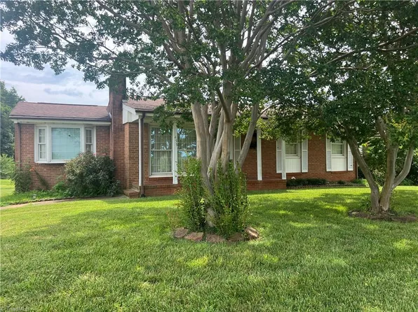 455 Cave Rd, Dobson, NC 27017