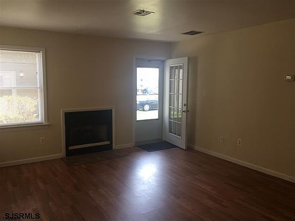 5th image of 700 N Franklin Blvd Unit 1401