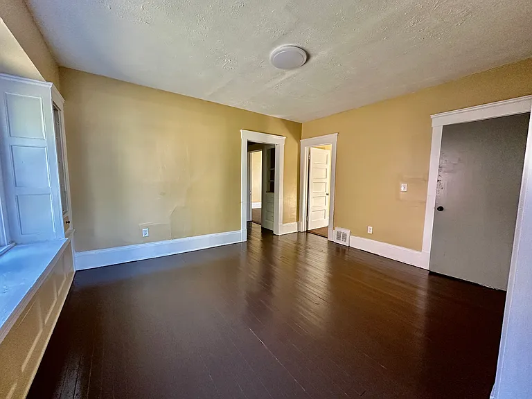 1315 E 85th St #2 — Photo 3