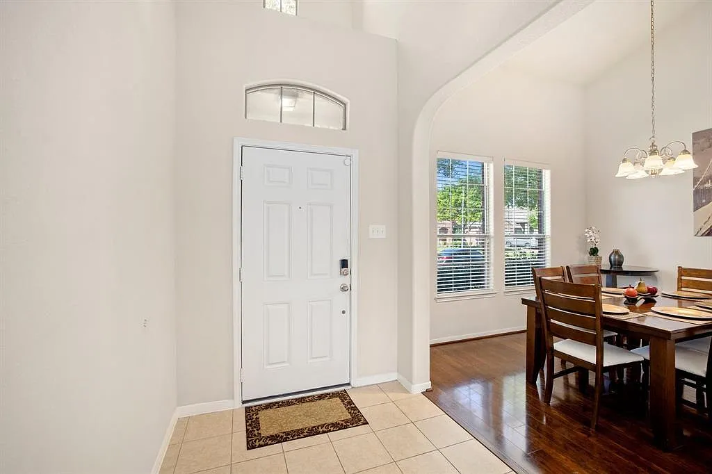 4 bed, 3.0 bath, 2747 sqft, $2,500 — Photo 4