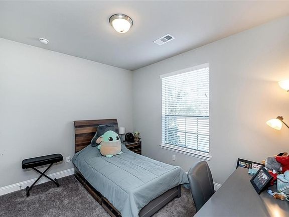 4th image of 2421 Springhill Ave