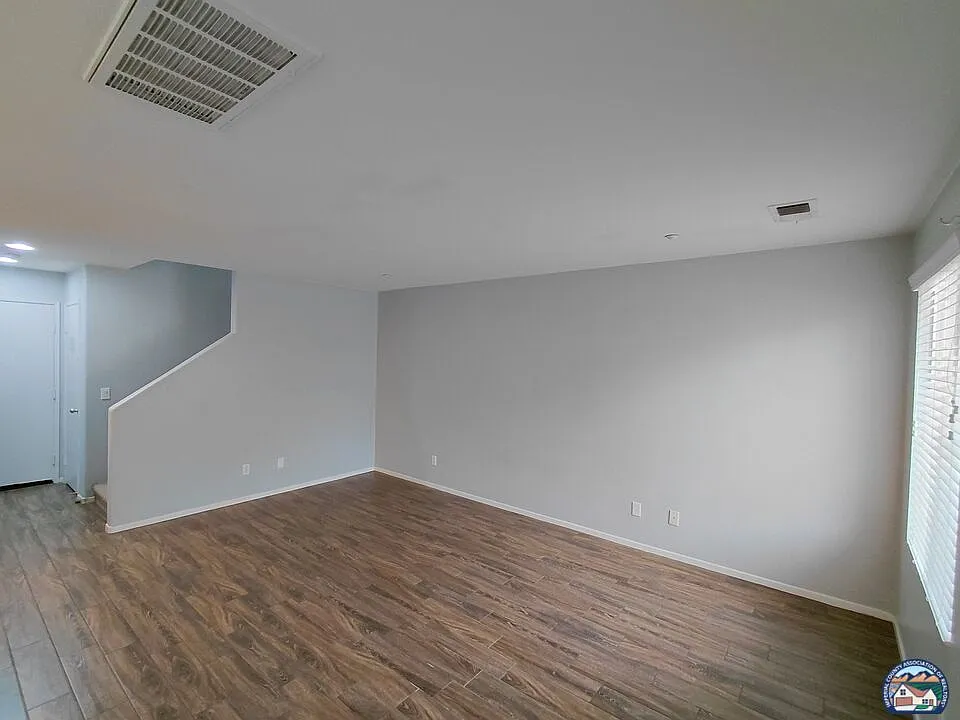 2 bed, 2.0 bath, 1371 sqft, $2,000 — Photo 4