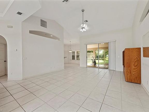 4th image of 2126 SE 8th Ter