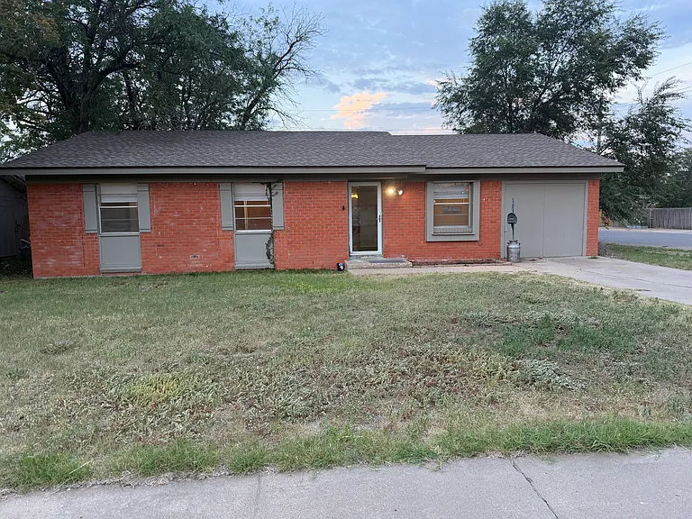5225 Floyd Ave — Photo 1