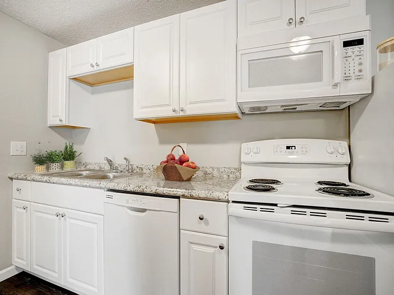 Autumn Hills Apartments — Photo 15