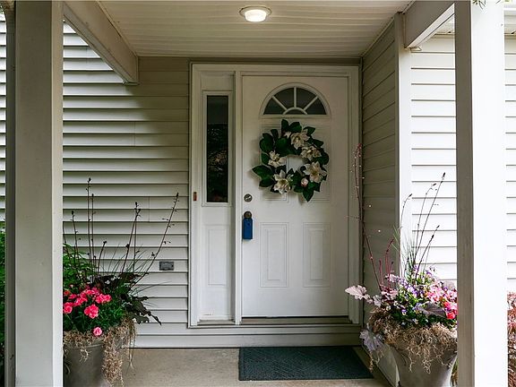 5th image of 1671 Sugarbush Ct