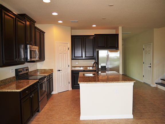 3rd image of 14814 Fells Ln