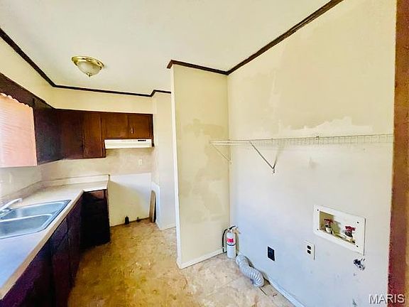 5th image of 230 Pinnell Ln