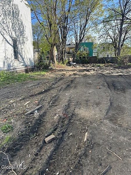 4th image of 631 Clinton Avenue
