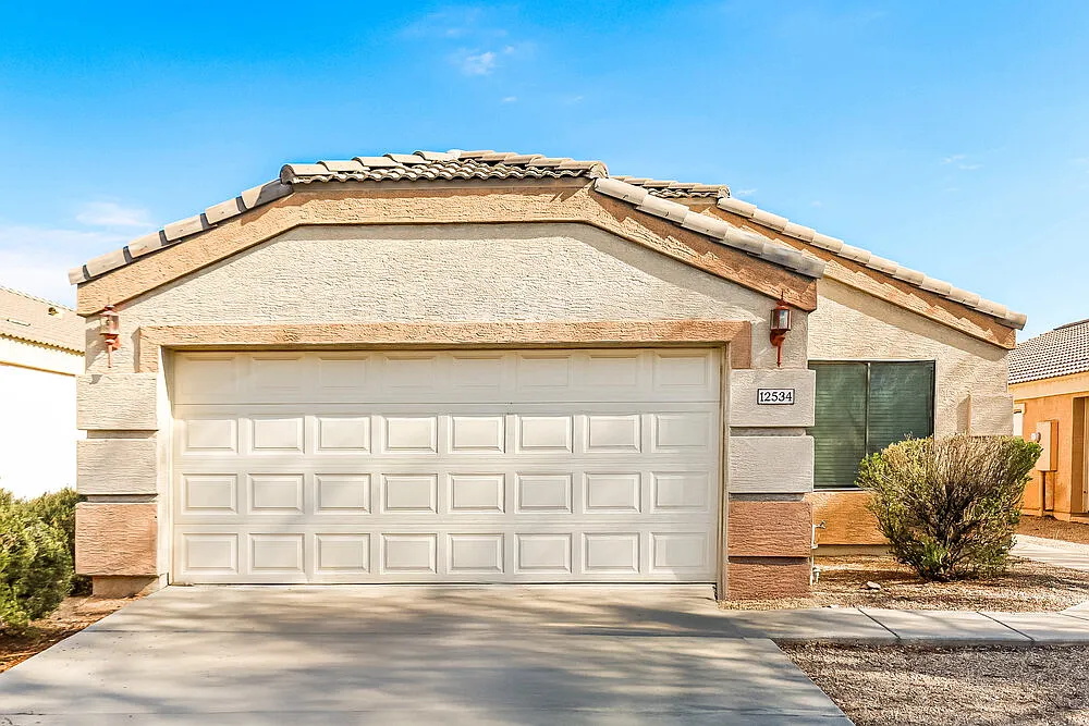 4 bed, 2.0 bath, 1615 sqft, $1,990 — Photo 1