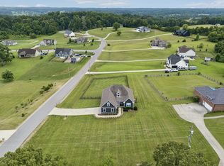 1002 Douglas Ct, Dickson, TN 37055