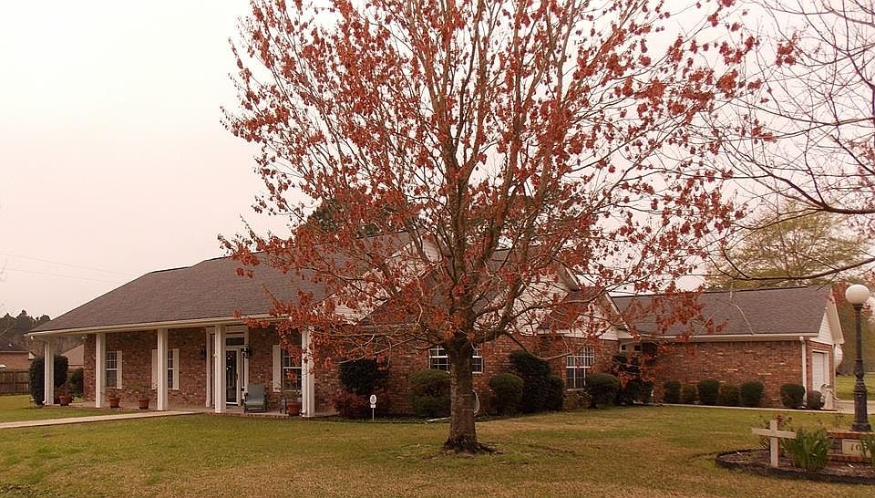 1st image of 109 Country Club Dr