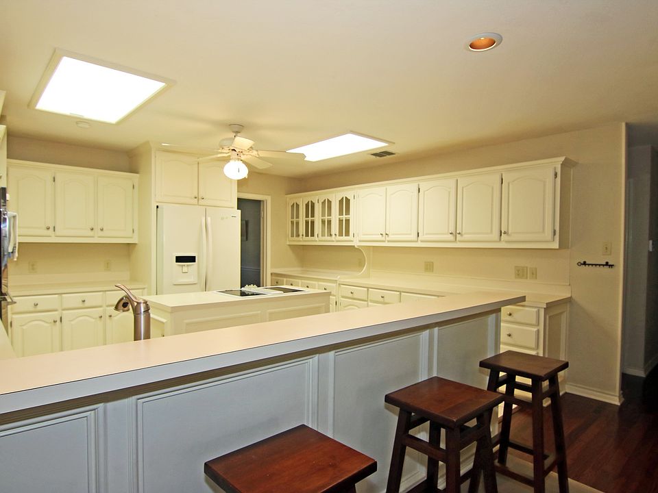 1st image of 2805 Chapel View Dr