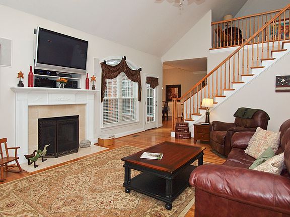 3rd image of 328 Carlisle Park Dr