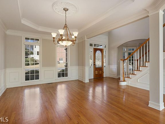 3rd image of 370 Lake Manor Trce